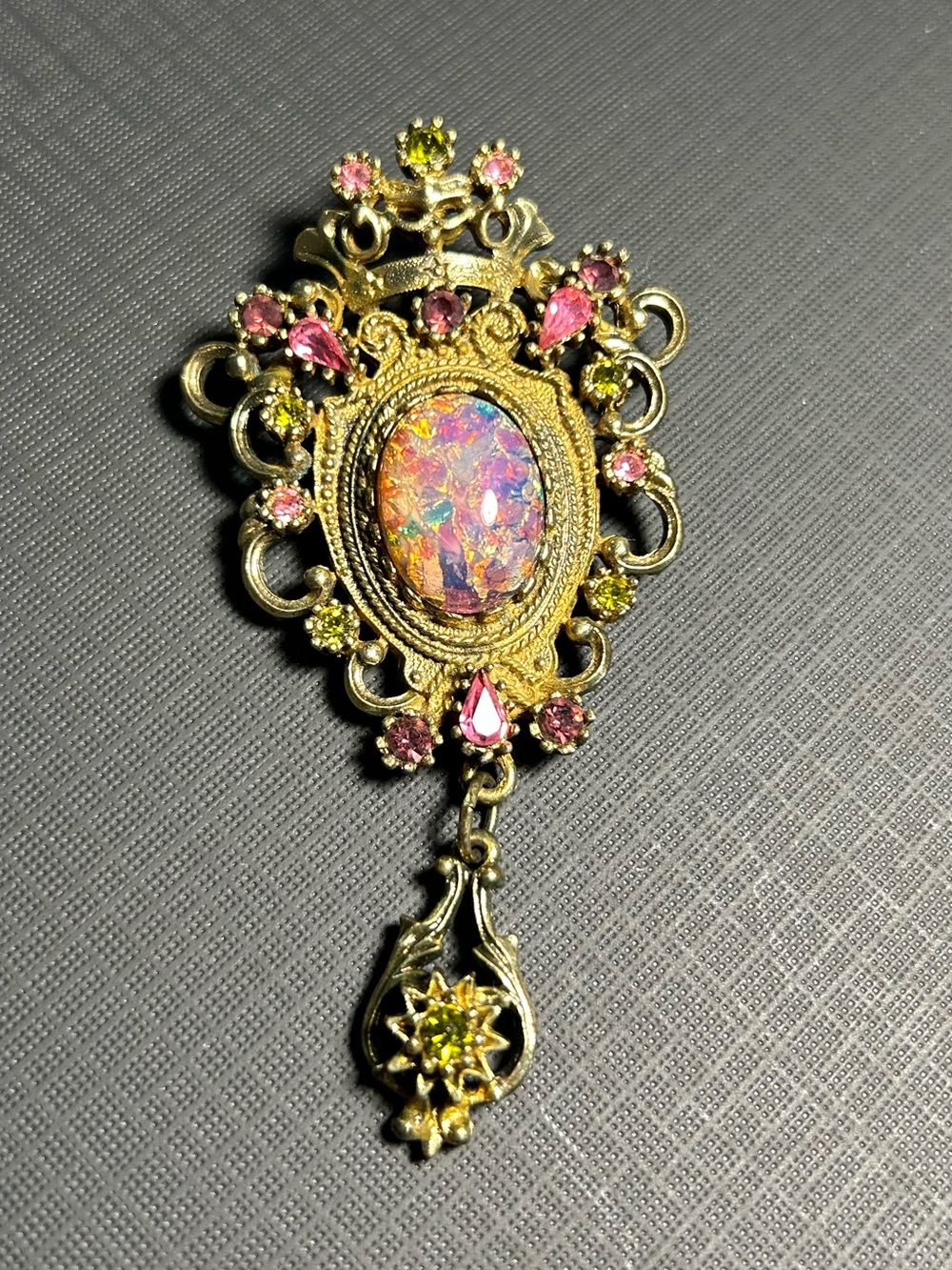 VINTAGE Coventry Canada Contessa 1974 Brooch